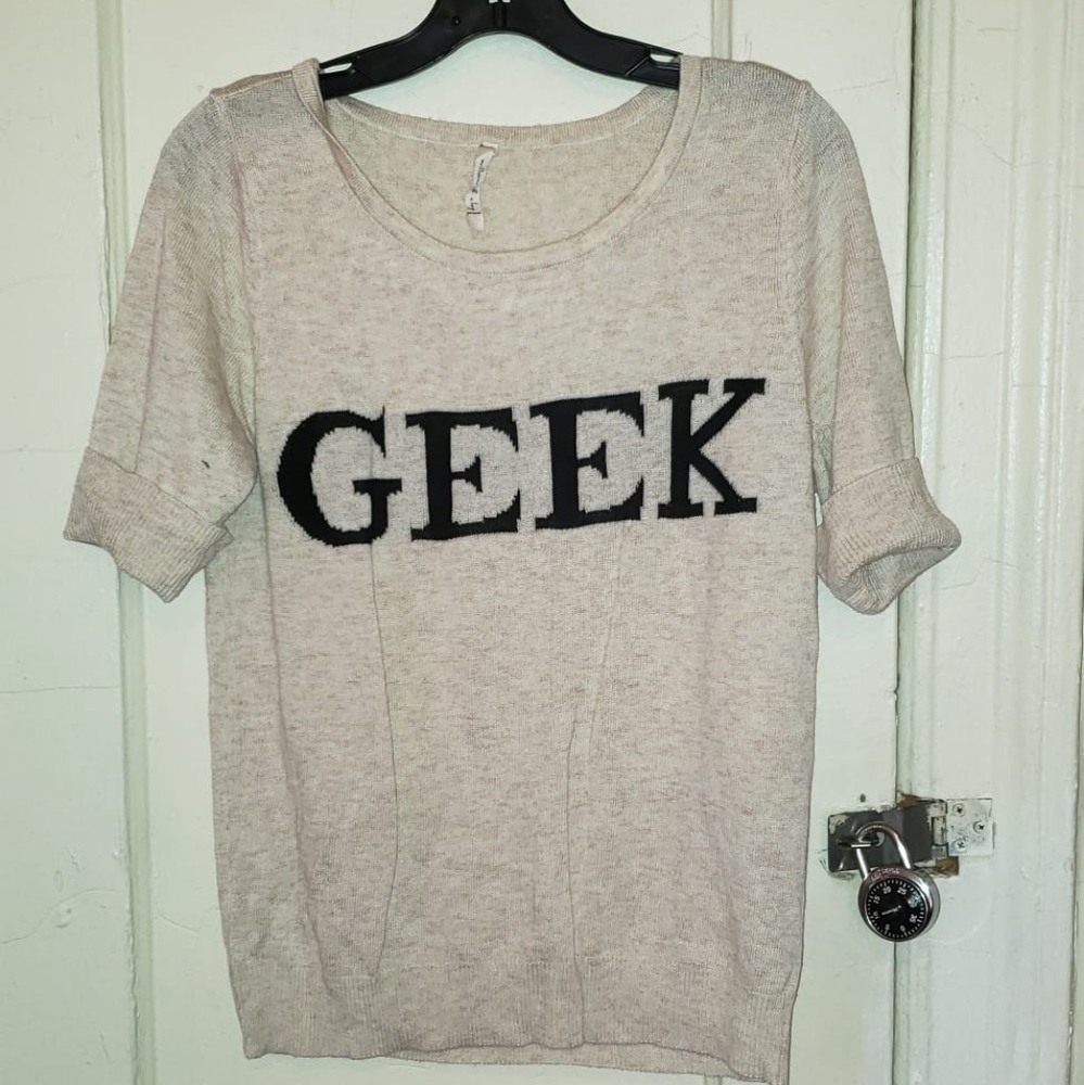 Very cute short sleeve sweater